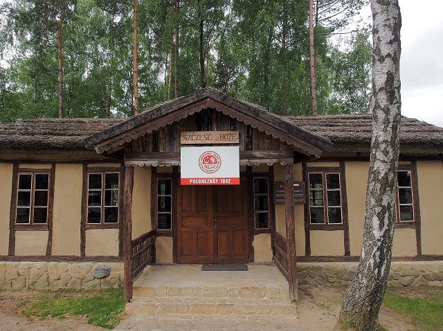 Dom Powstańca Polskiego z Adampola